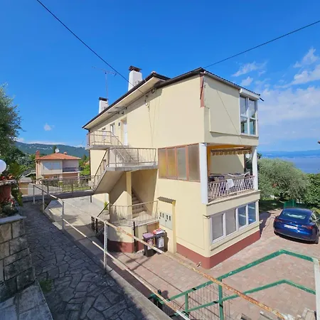 Apartment Bela Lovran